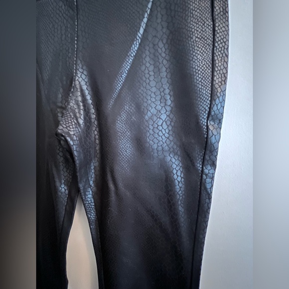 Faux leather pants - Picture 2 of 5